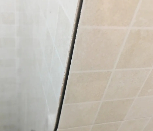东港瓷砖空鼓维修公司分享阳台瓷砖脱落的修复过程可以分为以下几个步骤